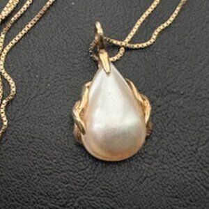 14K Gold Chain & pendant -Cultured Mabe pearl-Diamond accents